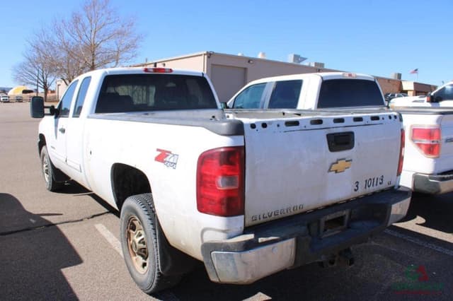 Image of Chevrolet 2500HD equipment image 3