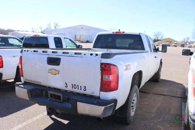 Image of Chevrolet 2500HD equipment image 2