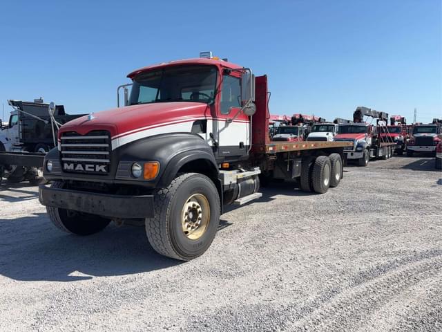 Image of Mack Granite CV713 equipment image 1