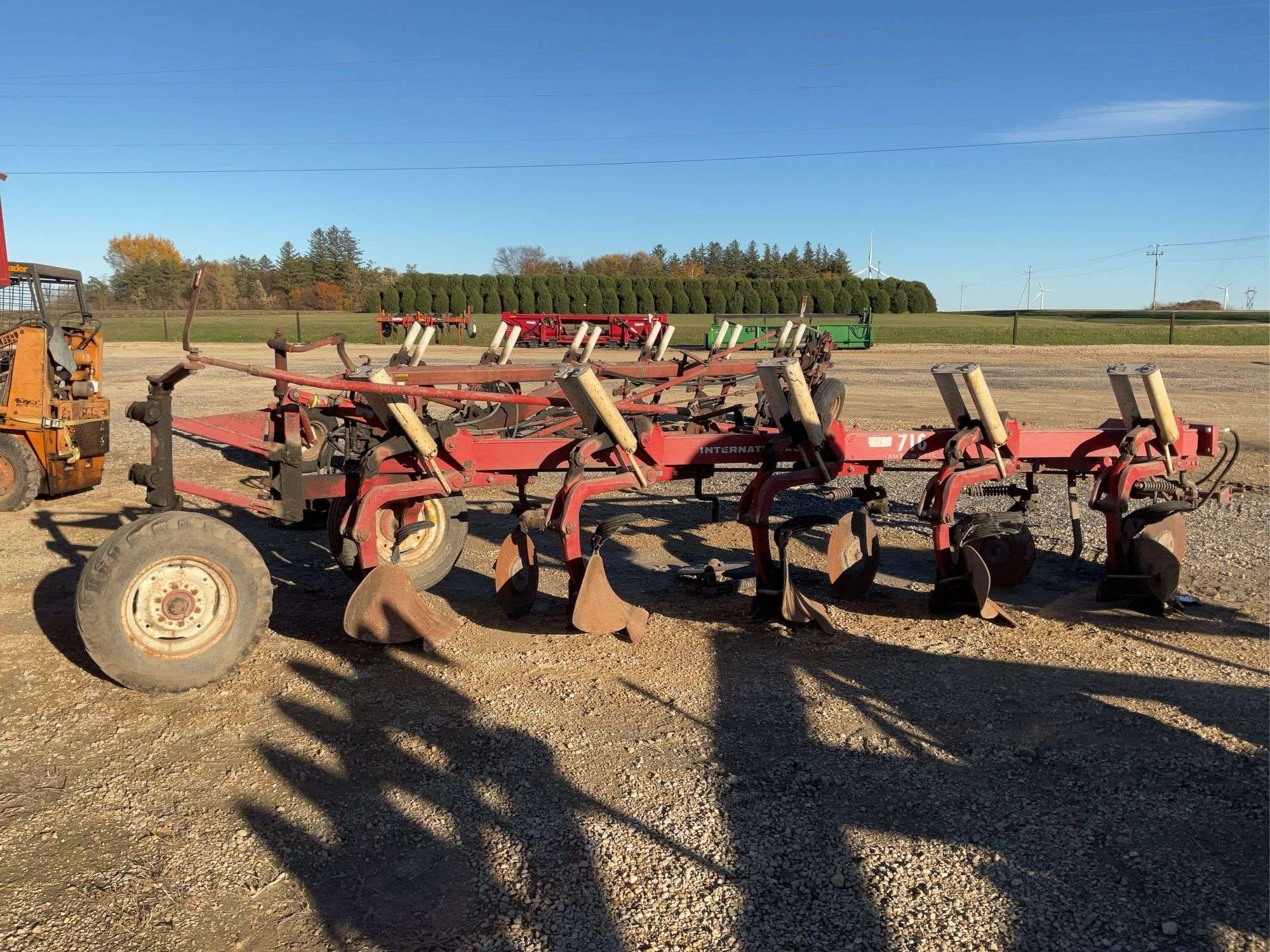 International Harvester 710 Equipment Image0