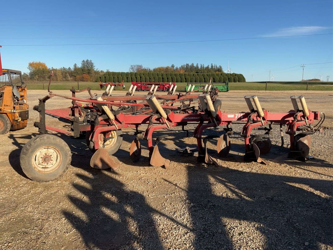 Image of International Harvester 710 Primary image