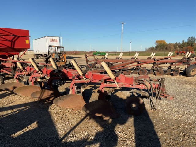 Image of International Harvester 710 equipment image 2