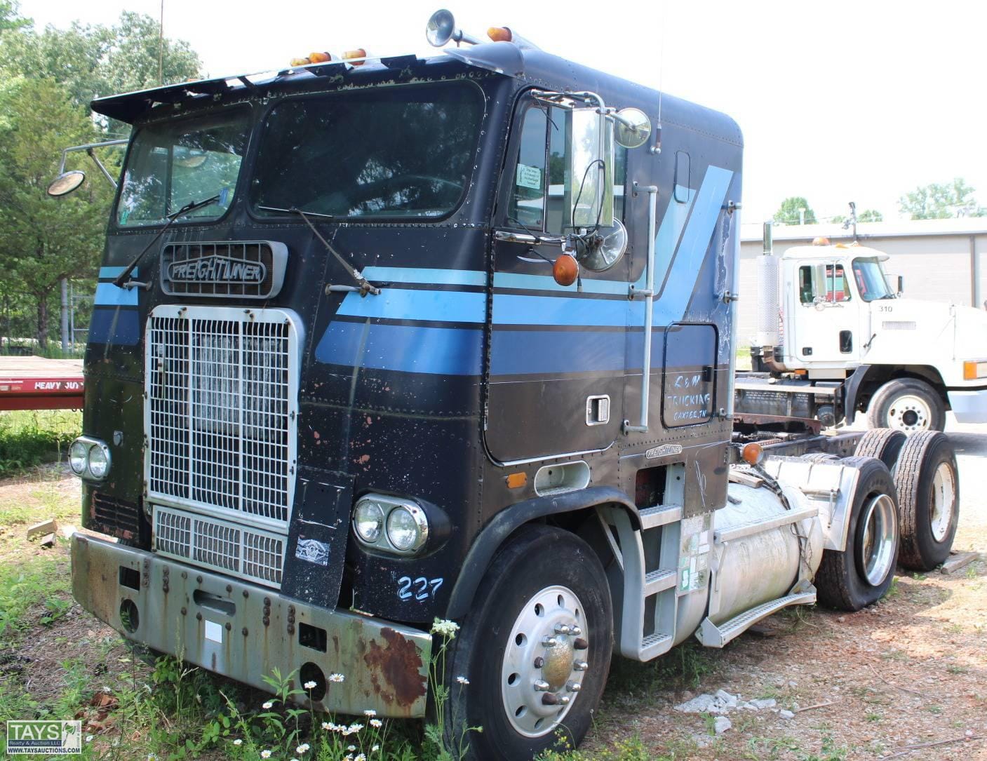 Main image Freightliner FLT
