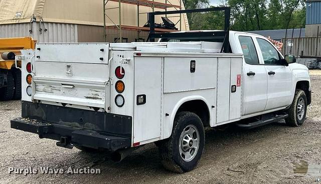 Image of Chevrolet 2500 equipment image 4