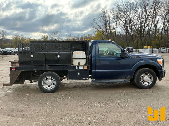 Image of Ford F-350 equipment image 3