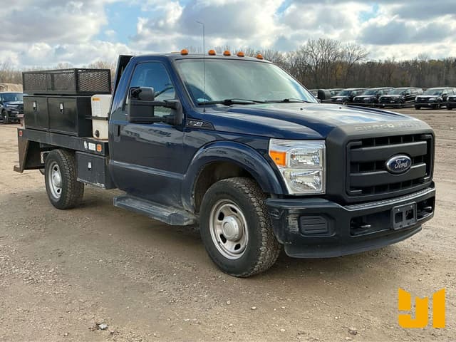 Image of Ford F-350 equipment image 2
