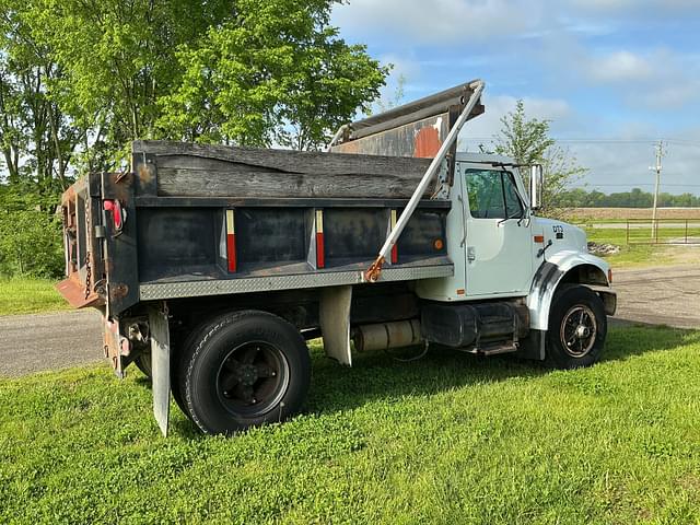 Image of International 4900 equipment image 3