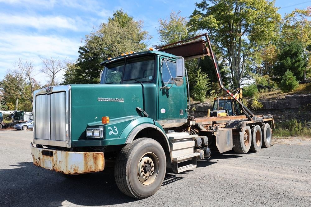 2011 Western Star 4900SB Equipment Image0