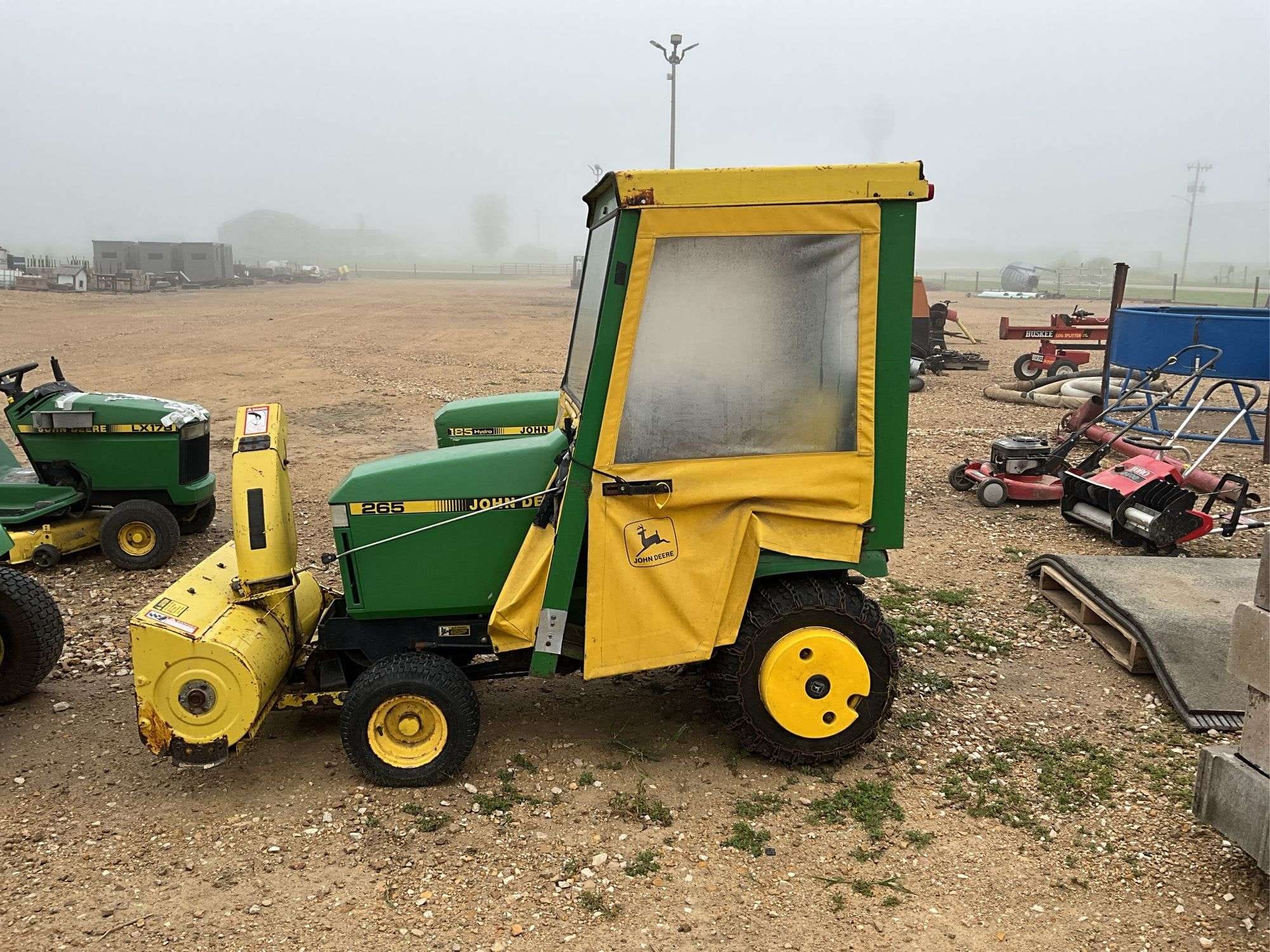 John Deere 265 Equipment Image0