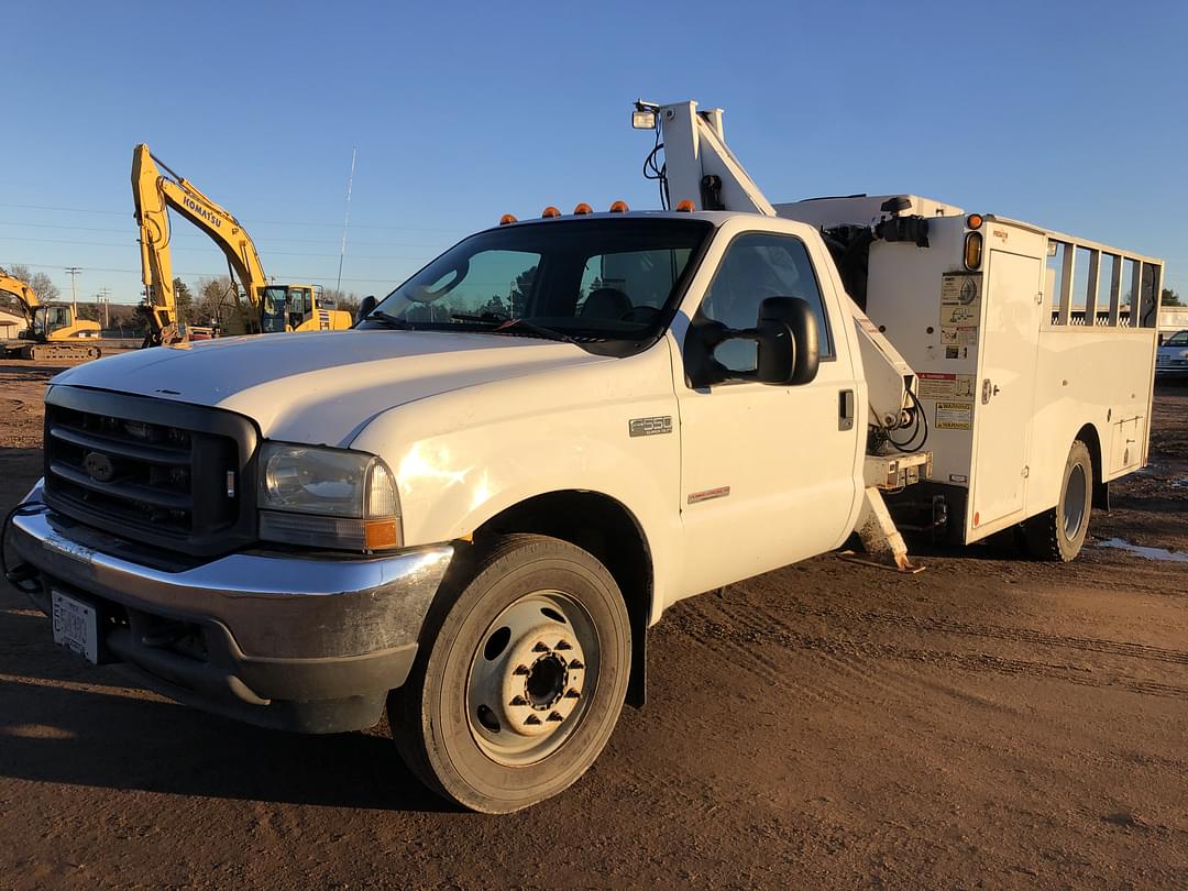 Image of Ford F-550 Primary image