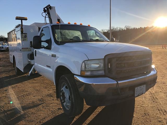 Image of Ford F-550 equipment image 2