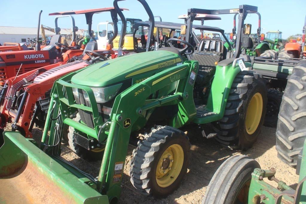 John Deere 3032E Equipment Image0