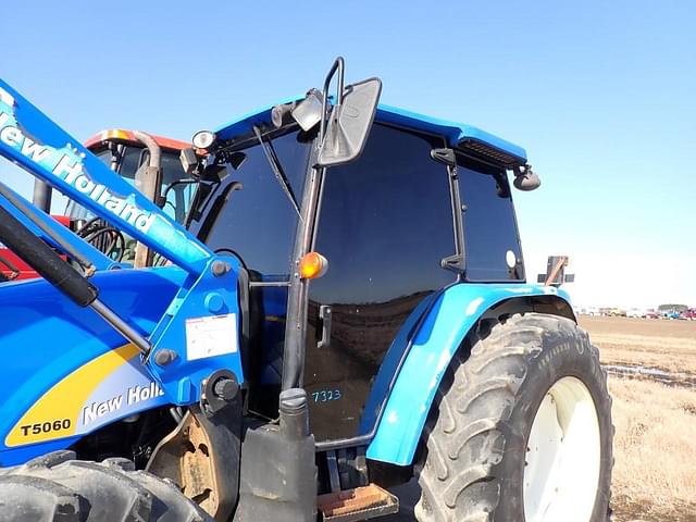 Image of New Holland T5060 equipment image 4