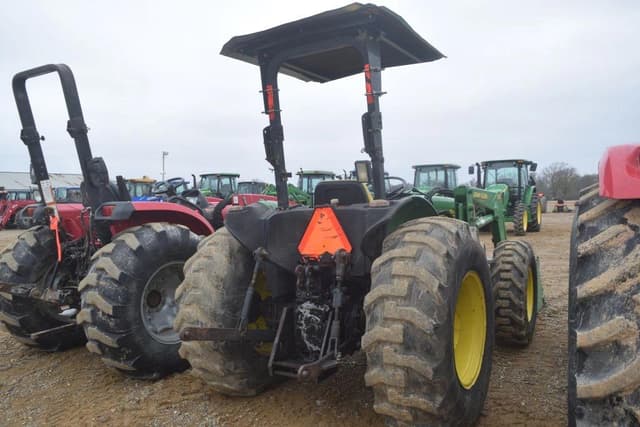 Image of John Deere 5205 equipment image 2