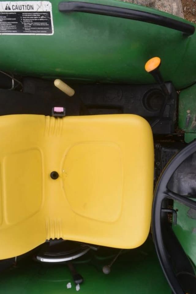 Image of John Deere 5205 equipment image 4