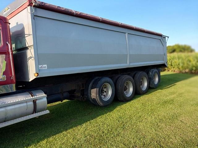 Image of Western Star 4900 equipment image 1