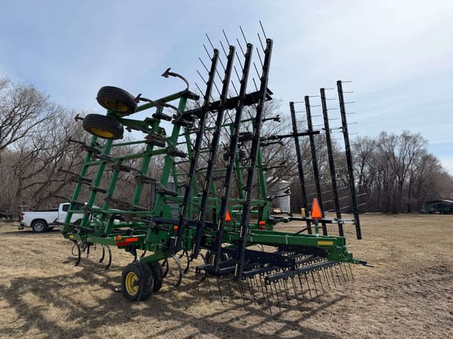 Image of John Deere 2210 equipment image 4