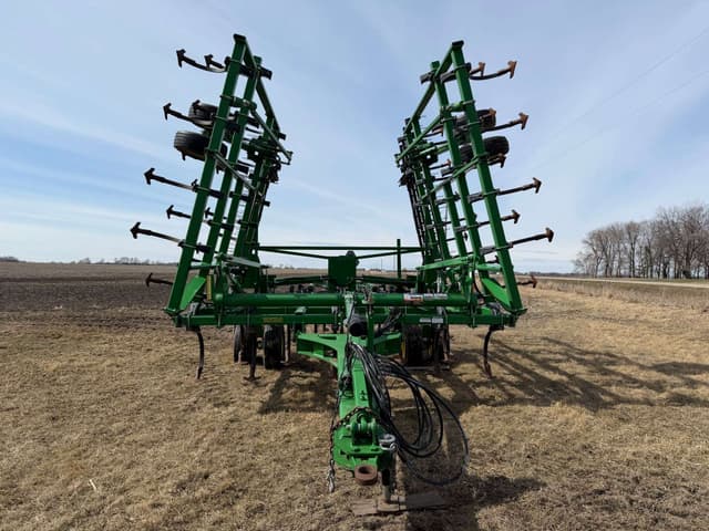 Image of John Deere 2210 equipment image 1