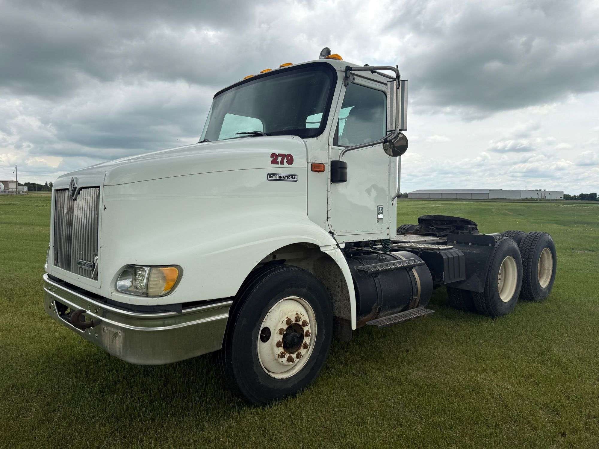 2001 International 9200i Equipment Image0