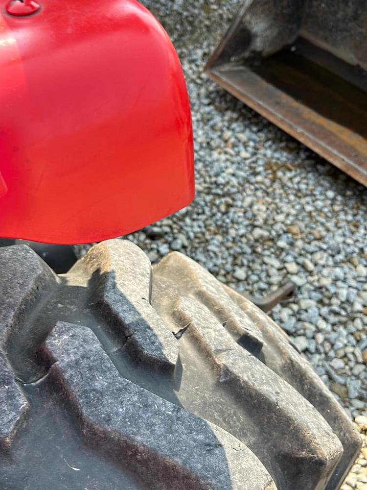 Main image Massey Ferguson 1529 9