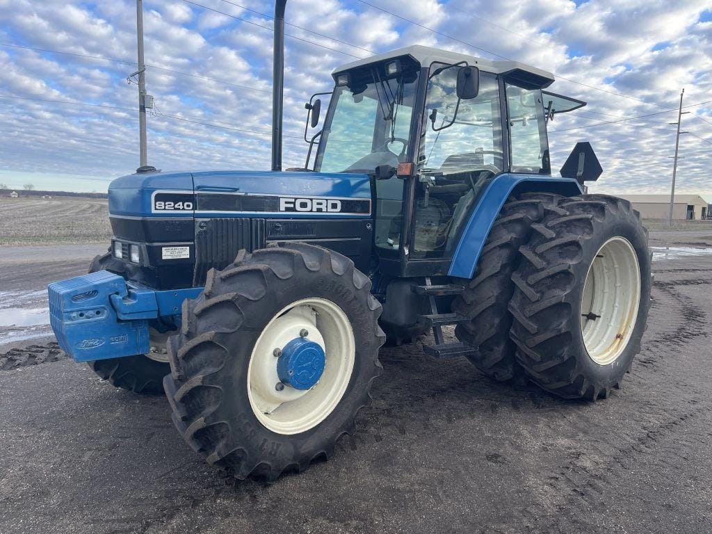 Main image Ford 8240
