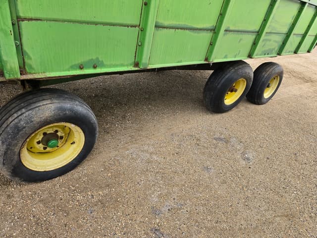 Image of John Deere 716 equipment image 4