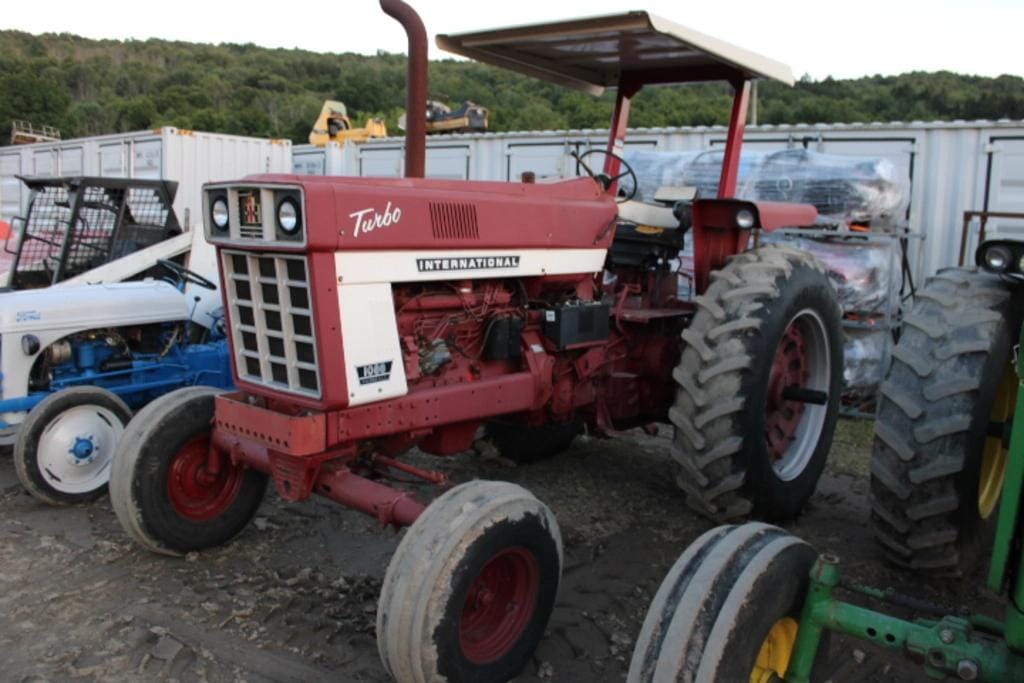 International Harvester 1066 Equipment Image0