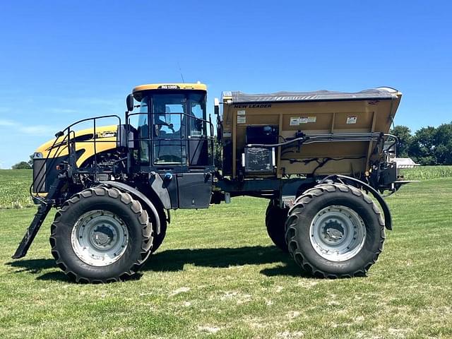 Image of RoGator RG1300 equipment image 1