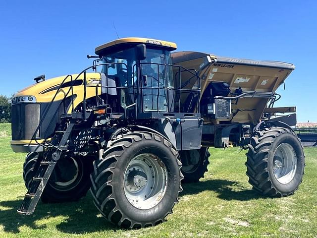 Image of RoGator RG1300 equipment image 2