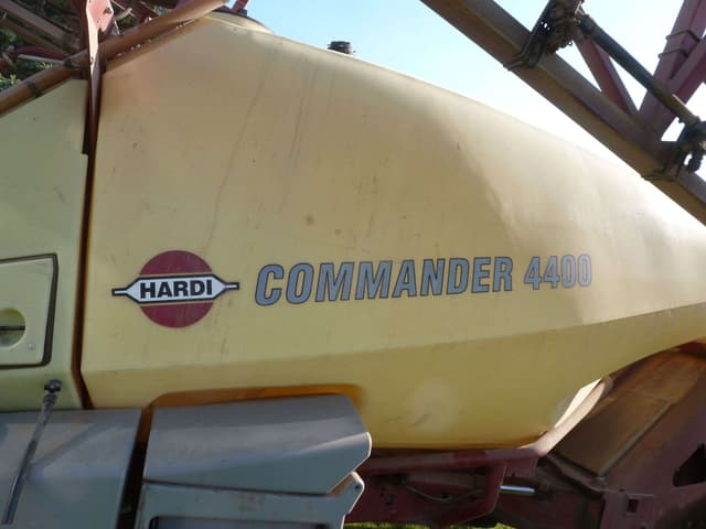 Image of Hardi Commander 4400 equipment image 2