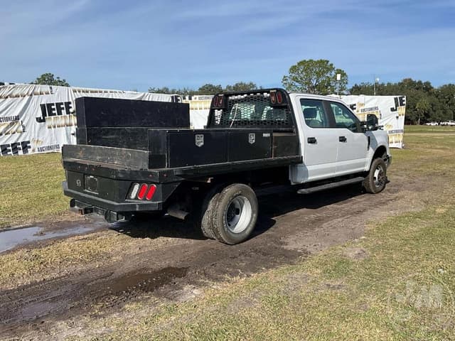 Image of Ford F-350 equipment image 4