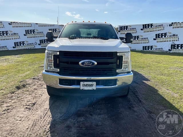 Image of Ford F-350 equipment image 1