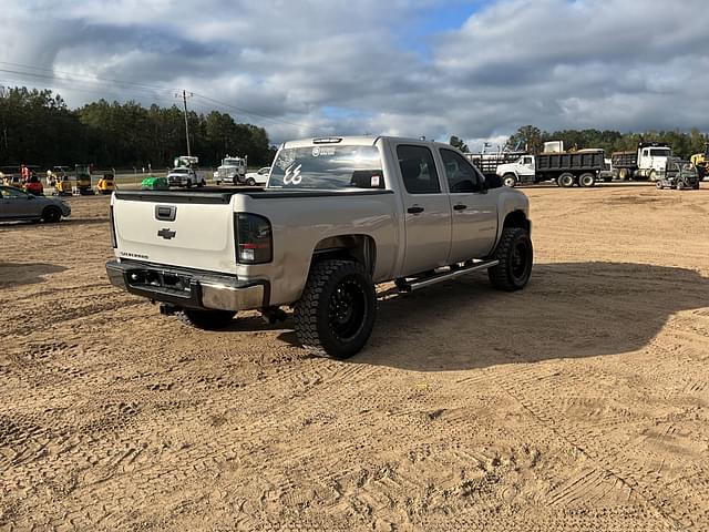 Image of Chevrolet Silverado equipment image 4