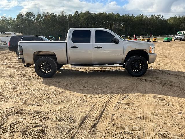 Image of Chevrolet Silverado equipment image 3