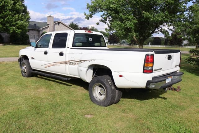 Image of Chevrolet 3500 equipment image 2