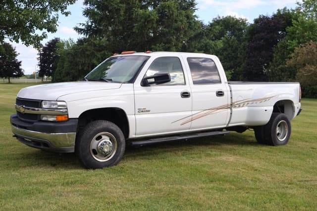 Image of Chevrolet 3500 equipment image 1