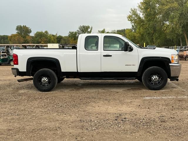 Image of Chevrolet Silverado equipment image 3