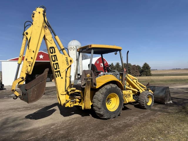 Image of New Holland 655E equipment image 2