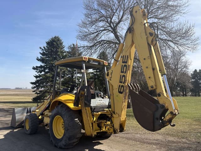Image of New Holland 655E equipment image 4