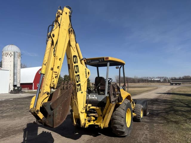 Image of New Holland 655E equipment image 3