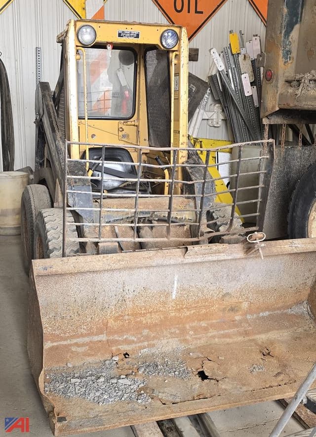 Image of New Holland L455 equipment image 1