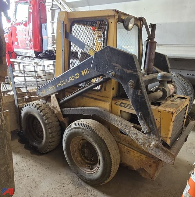 Image of New Holland L455 equipment image 2