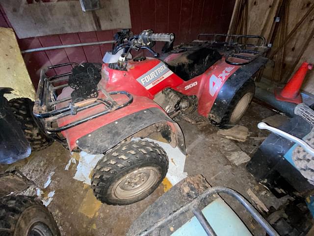 Image of Honda Fourtrax 300 equipment image 1