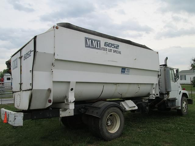 Image of Freightliner FL70 equipment image 2
