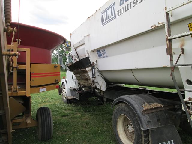Image of Freightliner FL70 equipment image 4