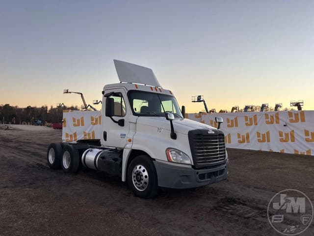 Image of Freightliner Cascadia equipment image 2