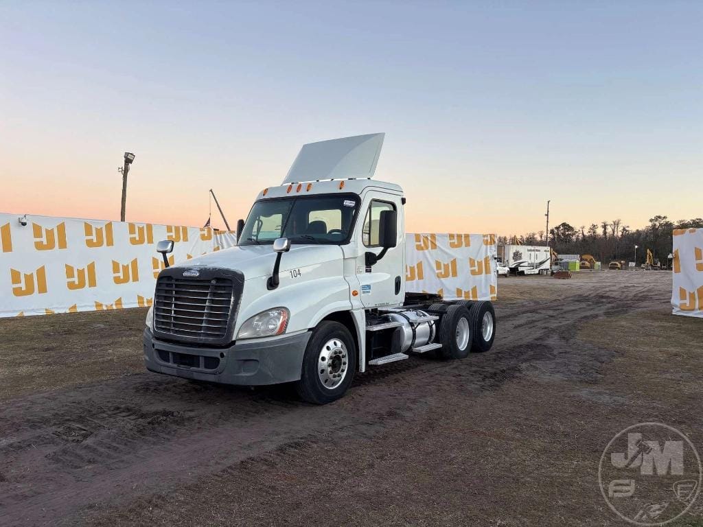 2015 Freightliner Cascadia Equipment Image0