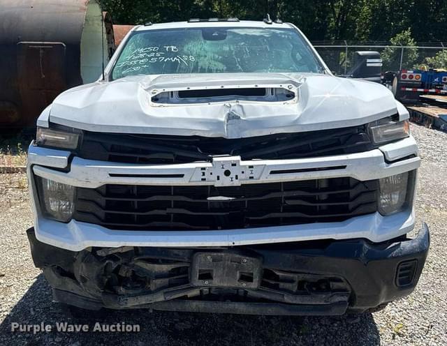 Image of Chevrolet 2500HD equipment image 1
