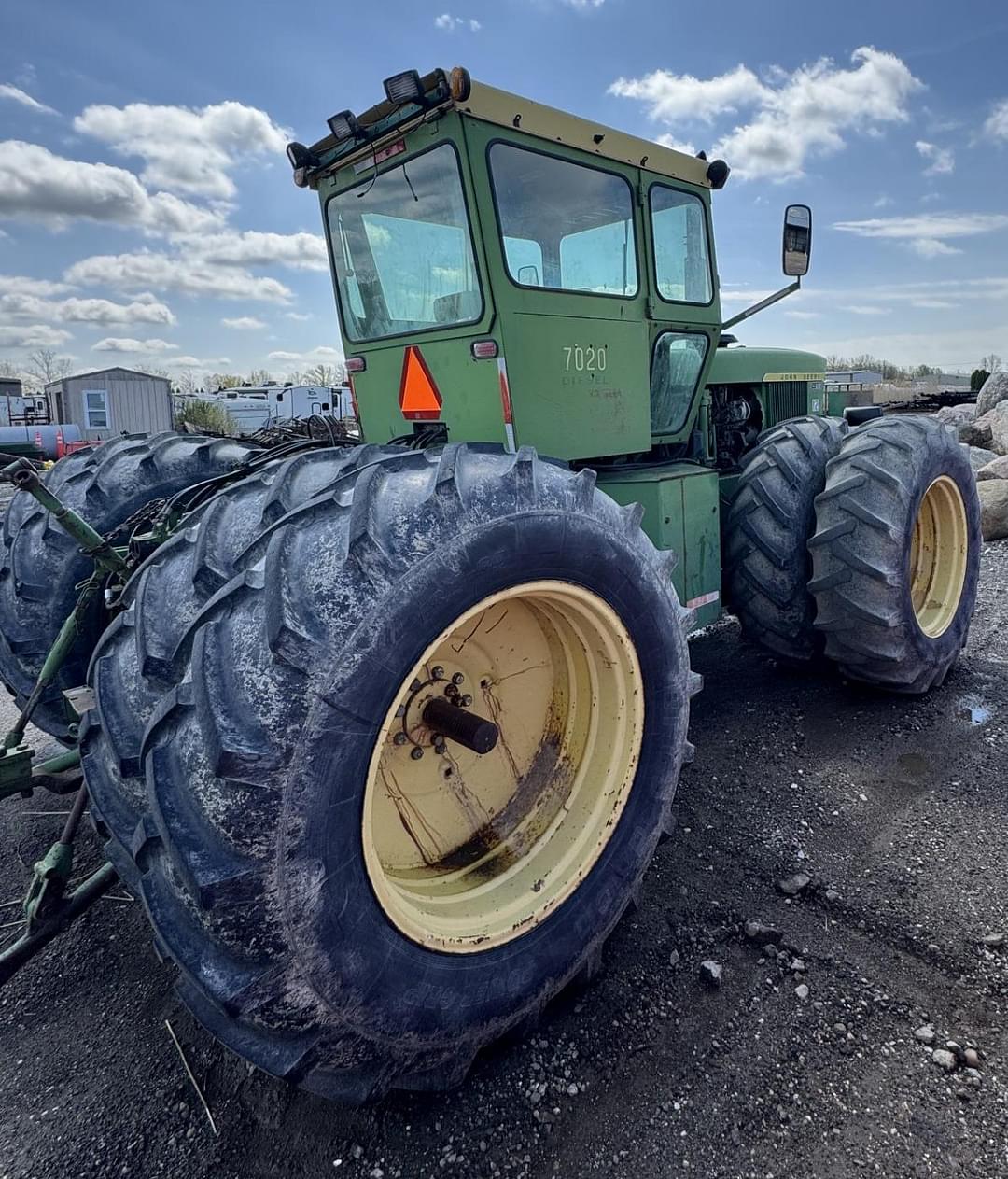 Image of John Deere 7020 Image 1