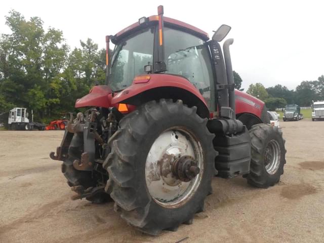 Image of Case IH Magnum 235 equipment image 2